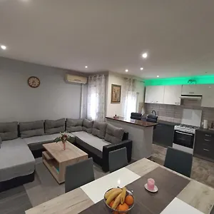 Hukic A2 And A1 Apartman Fazana