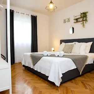Lolly Apartman Zadar